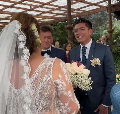 Alina y Jim en su matrimonio. Imagen tomada de instagram