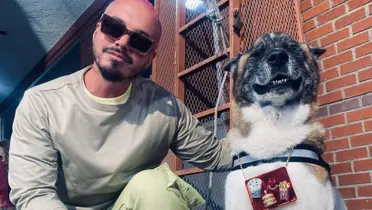 J Balvin y su perro Enzo. Imagen tomada de Canal 1